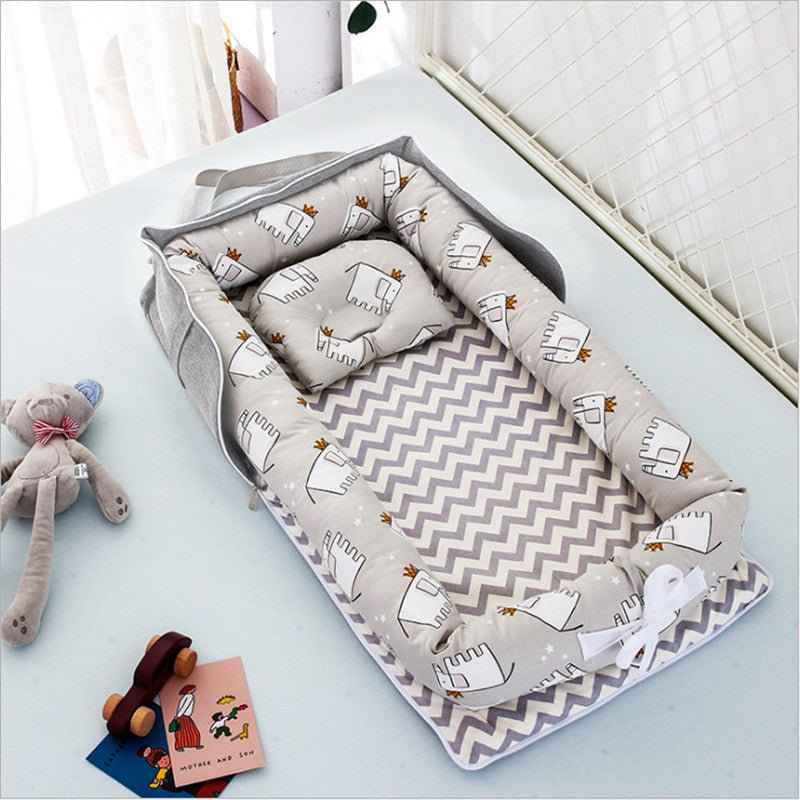 Anti-Startle Newborn Bassinet Bed