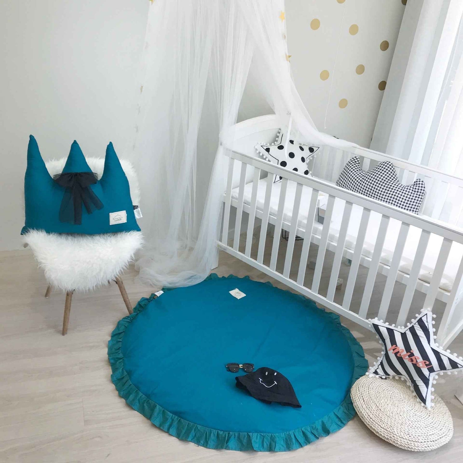 Round Plush Play Mat with Drawstring Storage