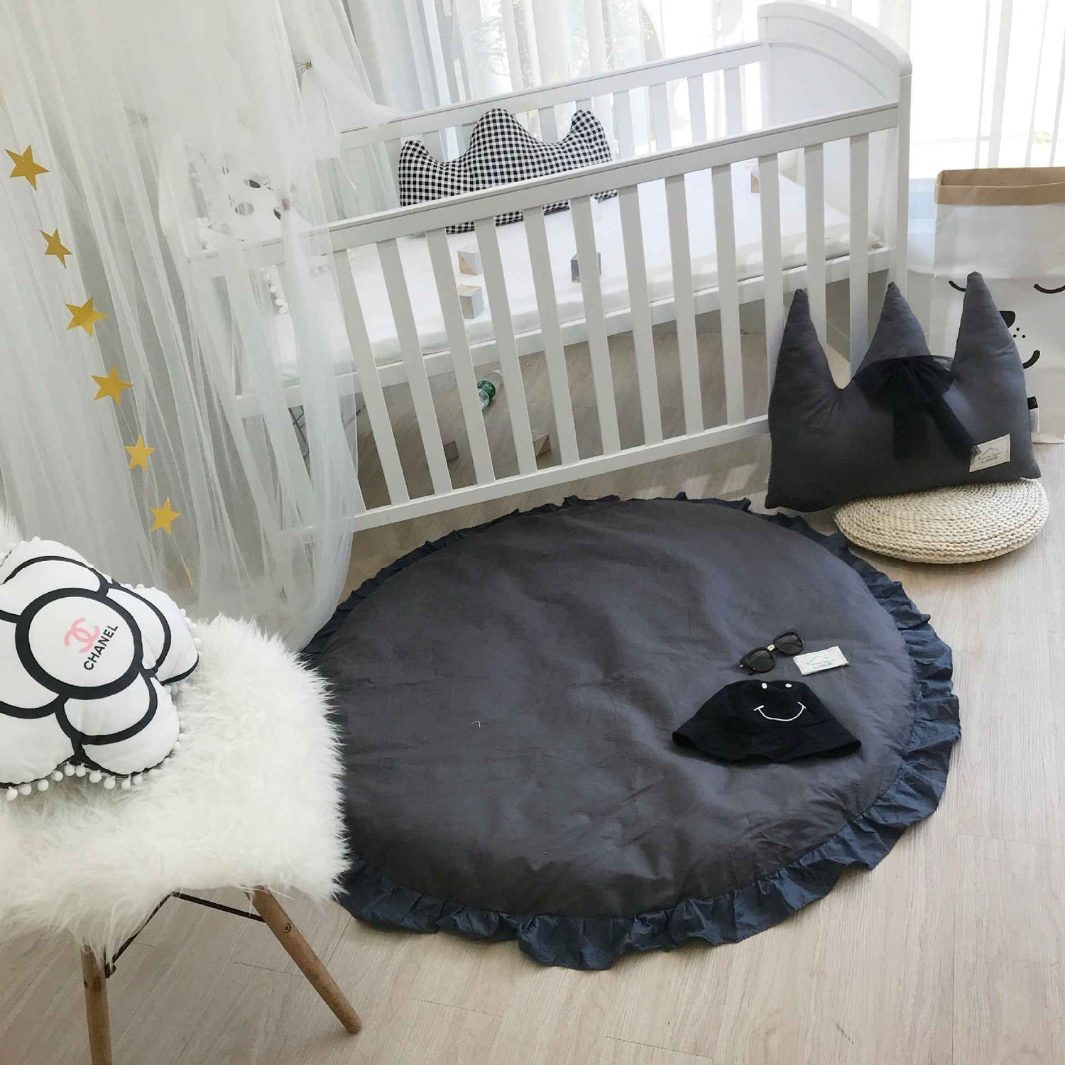 Round Plush Play Mat with Drawstring Storage